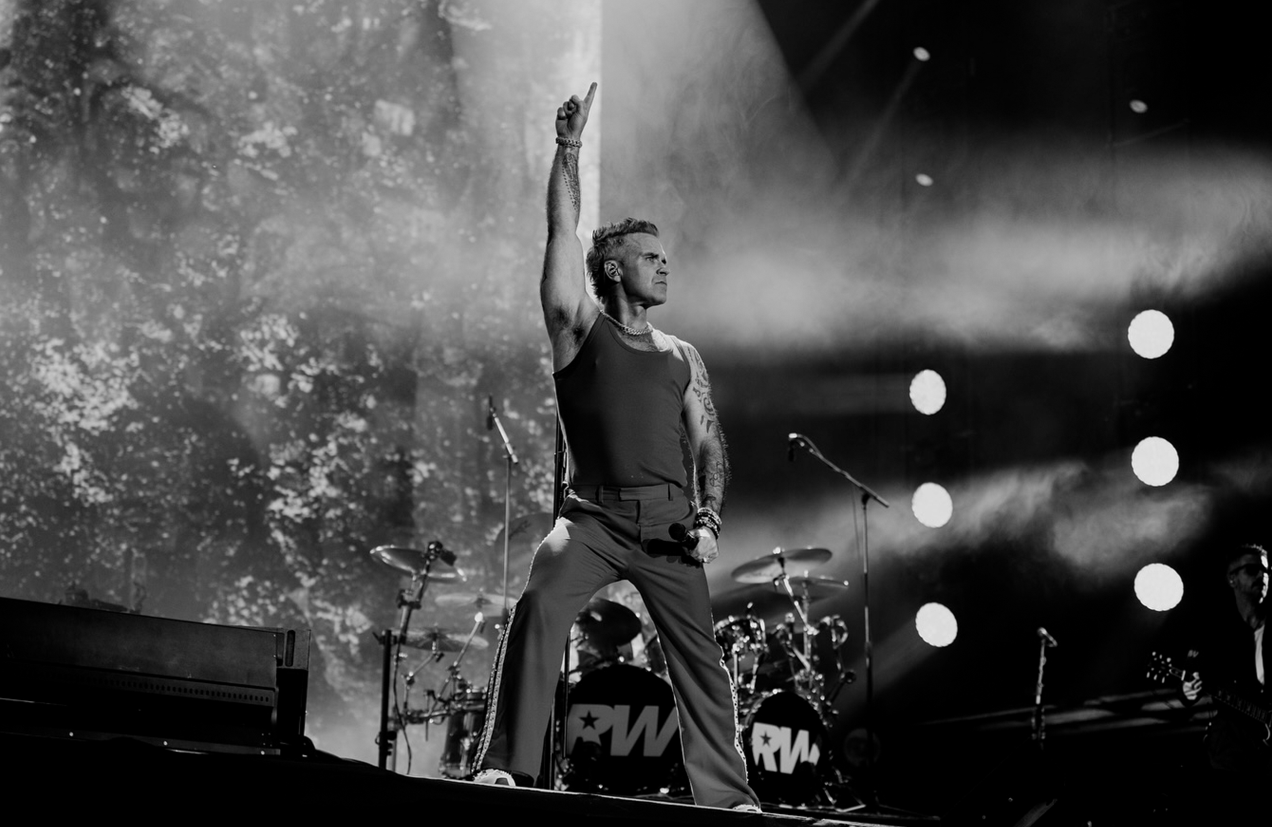 8_BANNER-DE-NOTA_ROBBIE_WILLIAMS